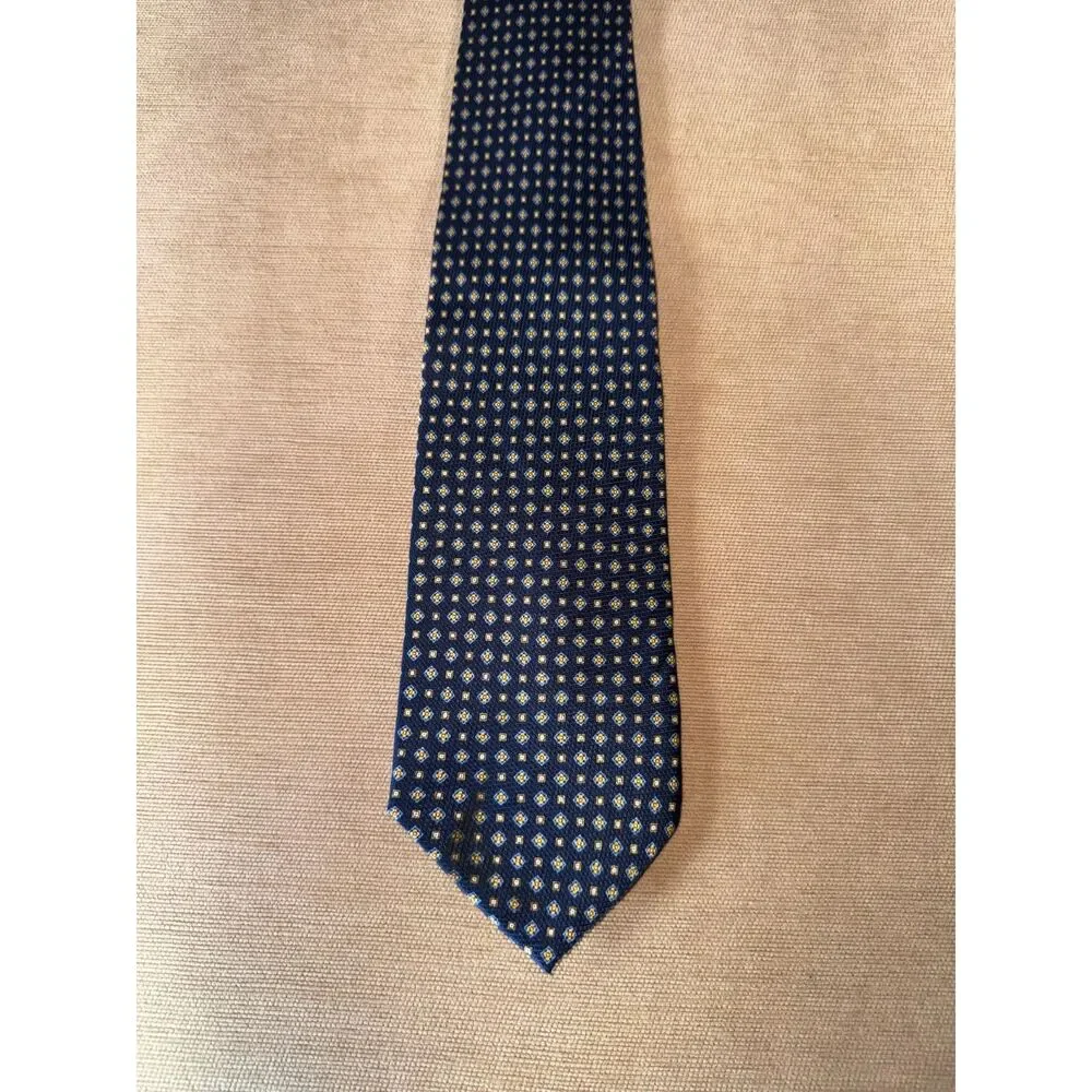 Barneys New York Tie, Navy Blue and gold,100% silk Made in Italy.